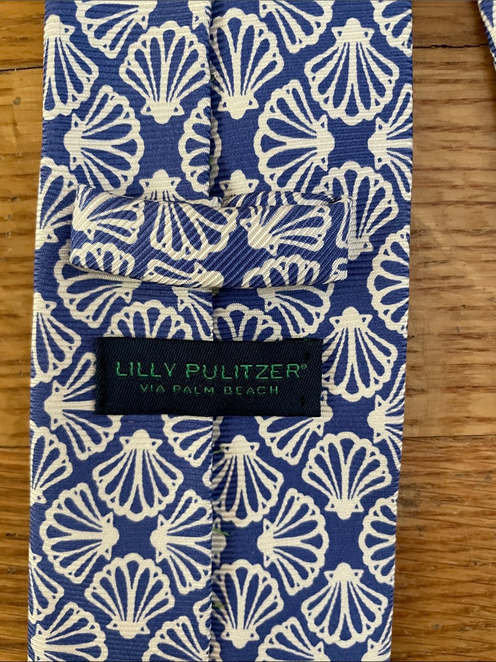 Lilly Pulitzer Blue and White Silk Shell-Pattern Men’s Tie EUC